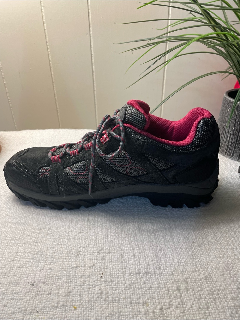 Bear paw Women's Black and Pink Trail Hiking Shoe